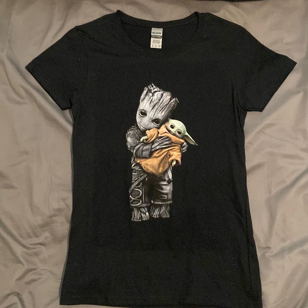 Cute Groot Holding Grogu Star Wars Guardians of the Galaxy Tee Shirt Small
